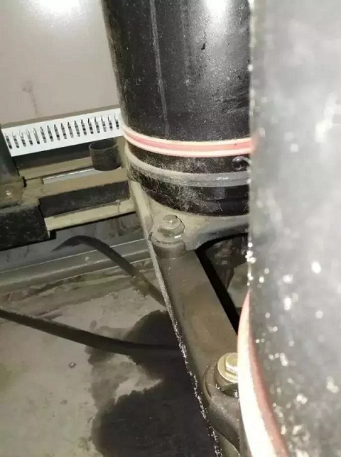 空氣源熱泵系統(tǒng)油漬泄漏圖 空氣源熱泵系統(tǒng)油漬泄漏圖